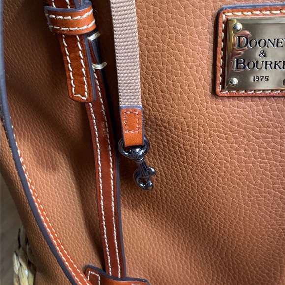 DOONEY & BOURKE Tote with Structured Design and Double Straps - Picture 5 of 6